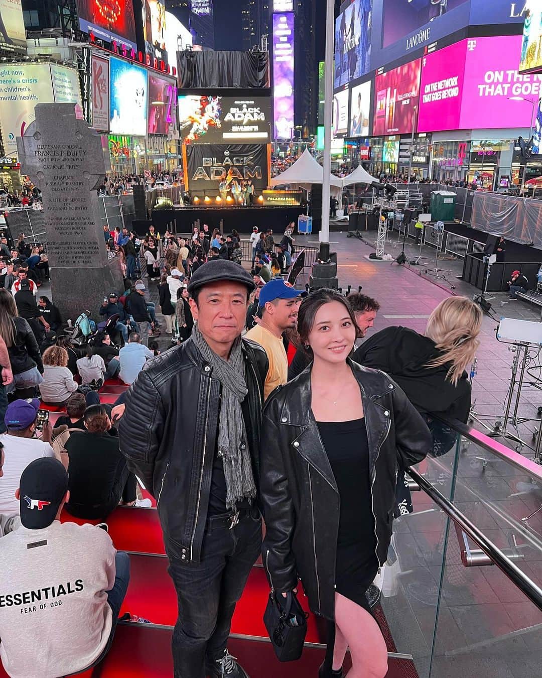 大石絵理さんのインスタグラム写真 - (大石絵理Instagram)「English Juke Boxでは4週にわたりNew York Specialをお送りしています🗽🗽🗽💫 Central Parkに鳴る蹄の足音、Times SquareのパワフルなNew Yorkers、夜景の揺らぐ海が美しいBrooklyn Bridge、そして加藤先生の愛するWest Village. 秋のNew Yorkを感じる心地いい放送です、音楽もNew Yorkにちなんだ選曲です💙💖 みんなで洋楽から英語を学びましょう😘🍔🍕 @tokyofm_official  @tomoakikato830  (毎週日曜日20:30-放送です)」11月5日 18時57分 - erioishitokyo