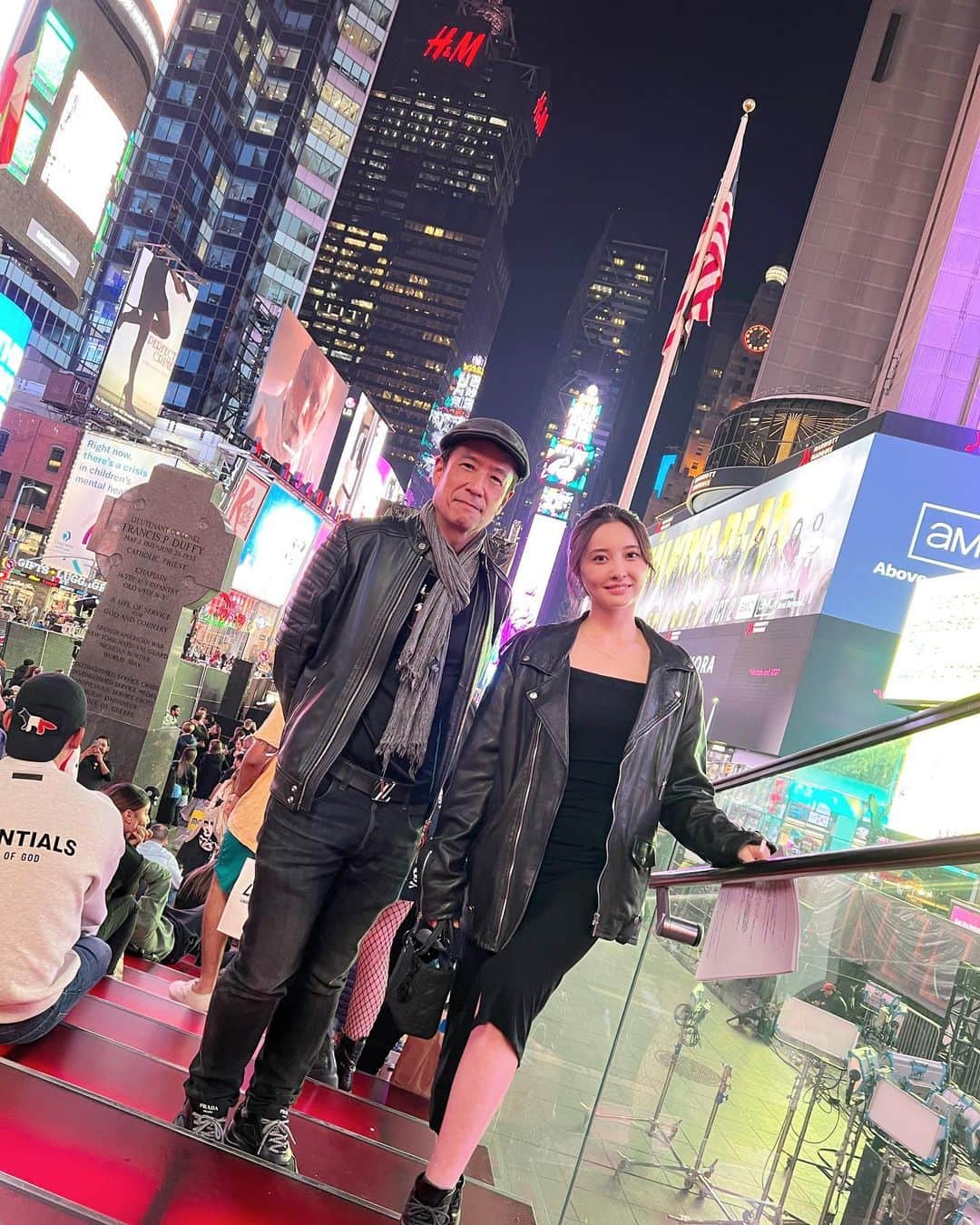 大石絵理さんのインスタグラム写真 - (大石絵理Instagram)「English Juke Boxでは4週にわたりNew York Specialをお送りしています🗽🗽🗽💫 Central Parkに鳴る蹄の足音、Times SquareのパワフルなNew Yorkers、夜景の揺らぐ海が美しいBrooklyn Bridge、そして加藤先生の愛するWest Village. 秋のNew Yorkを感じる心地いい放送です、音楽もNew Yorkにちなんだ選曲です💙💖 みんなで洋楽から英語を学びましょう😘🍔🍕 @tokyofm_official  @tomoakikato830  (毎週日曜日20:30-放送です)」11月5日 18時57分 - erioishitokyo