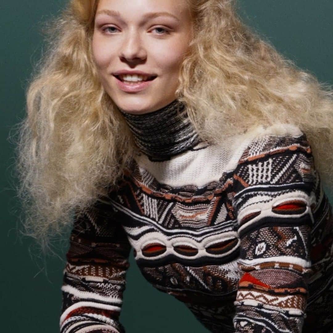 のインスタグラム：「The finest translation of artistic freedom and indecipherable charm into a knitwear garment. #MissoniFallWinter22」