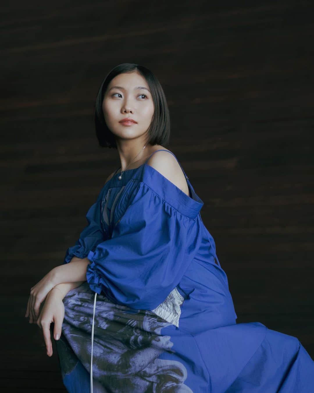 小林愛実のインスタグラム：「お久しぶりです。 いつの間にか夏が終わり、秋も足早に過ぎ去っていく感じがします… 季節の変わり目、体調には気を付けてくださいね😌  それではお知らせです。 今月11月22日（火）に サントリーホールにて「小林愛実 ピアノ・リサイタル 2022 」を開催することになりました！ バッハから始まり、ブラームス、そしてショパンで締めくくります。 皆様に来ていただけたら嬉しいです。  チケットは 明日11月6日 10時から販売です。  ホールでお会いしましょう🥰  小林愛実 ピアノ・リサイタル 2022  2022年11月22日（火）19:00（開場18:15） 会場：サントリーホール 特設サイト https://www.kajimotomusic.com/concerts/2022-aimi-kobayashi-2/ ＜曲目＞ J.S.バッハ： パルティータ第2番 ハ短調 BWV826  ブラームス： 4つの小品 op.119  ショパン： スケルツォ第1番 ロ短調 op.20 スケルツォ第2番 変ロ短調 op.31 スケルツォ第3番 嬰ハ短調 op.39 スケルツォ第4番 ホ長調 op.54 ＜チケット料金＞ 全指定席 ¥6,000 学生券￥3,000（Ke+のみの取り扱い）」
