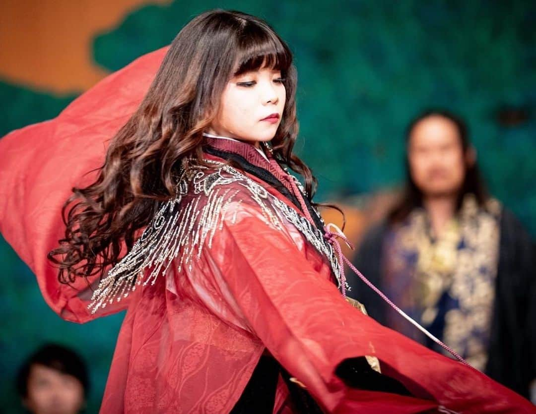 兼田玲菜さんのインスタグラム写真 - (兼田玲菜Instagram)「舞台「サロメ」  #stage #performance #old #story #England #red #sword #fight #action #dress #theater #samurai #actress #gold  #サロメ #殺陣 #殺陣師 #能 #舞台 #能楽堂 #兼田玲菜」11月5日 21時51分 - renakaneta4_samurai