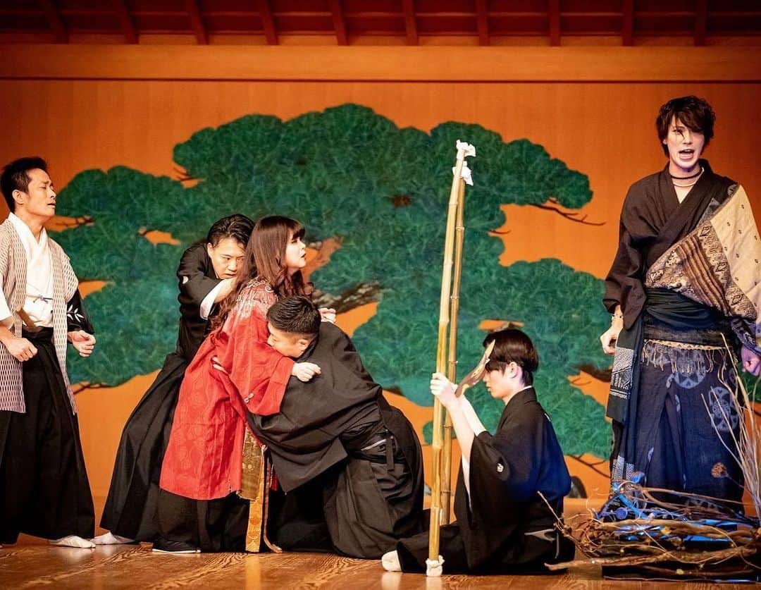 兼田玲菜さんのインスタグラム写真 - (兼田玲菜Instagram)「舞台「サロメ」  #stage #performance #old #story #England #red #sword #fight #action #dress #theater #samurai #actress #gold  #サロメ #殺陣 #殺陣師 #能 #舞台 #能楽堂 #兼田玲菜」11月5日 21時51分 - renakaneta4_samurai