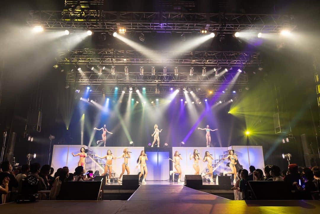 CYBERJAPAN Staffさんのインスタグラム写真 - (CYBERJAPAN StaffInstagram)「BIKINI de LIVE 2022 無事フィナーレを迎えることが出来ました。コロナ禍の中、歌えない踊れない、エンタメ業界にとっては非常に苦しい時を経て、ようやく三年ぶりのライブが実現しました。  メンバーもだいぶ変わり、新しいメンバーも増えたけれど、CYBERJAPANスピリッツを牽引して、ボスMITOMI TOKOTOと共にステージ上で皆さんにお会いする事がようやく叶いました。  🎤幾千の涙超えて Together together 🎤  …Higherの歌詞の如く、やっと会場で皆さんと一緒にライブが出来ました。  このライブを作り上げるために関わって下さった全ての関係者の皆様、そして何よりもずっと応援してくださったファンの皆様、本当に有難うございました！  Photo @uhikaru   #cyberjapan #サイバージャパン #cyberjapandancers #サイバージャパンダンサーズ  #livemusic #stage」11月5日 21時51分 - cyberjapan