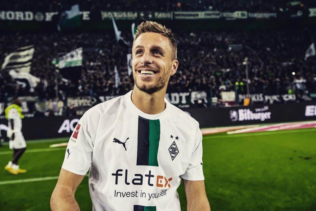 パトリック・ヘアマンのインスタグラム：「Welch ein tolles Gefühl, endlich mal wieder im Wohnzimmer 🏟️ zu treffen 💚🥳⚽️」