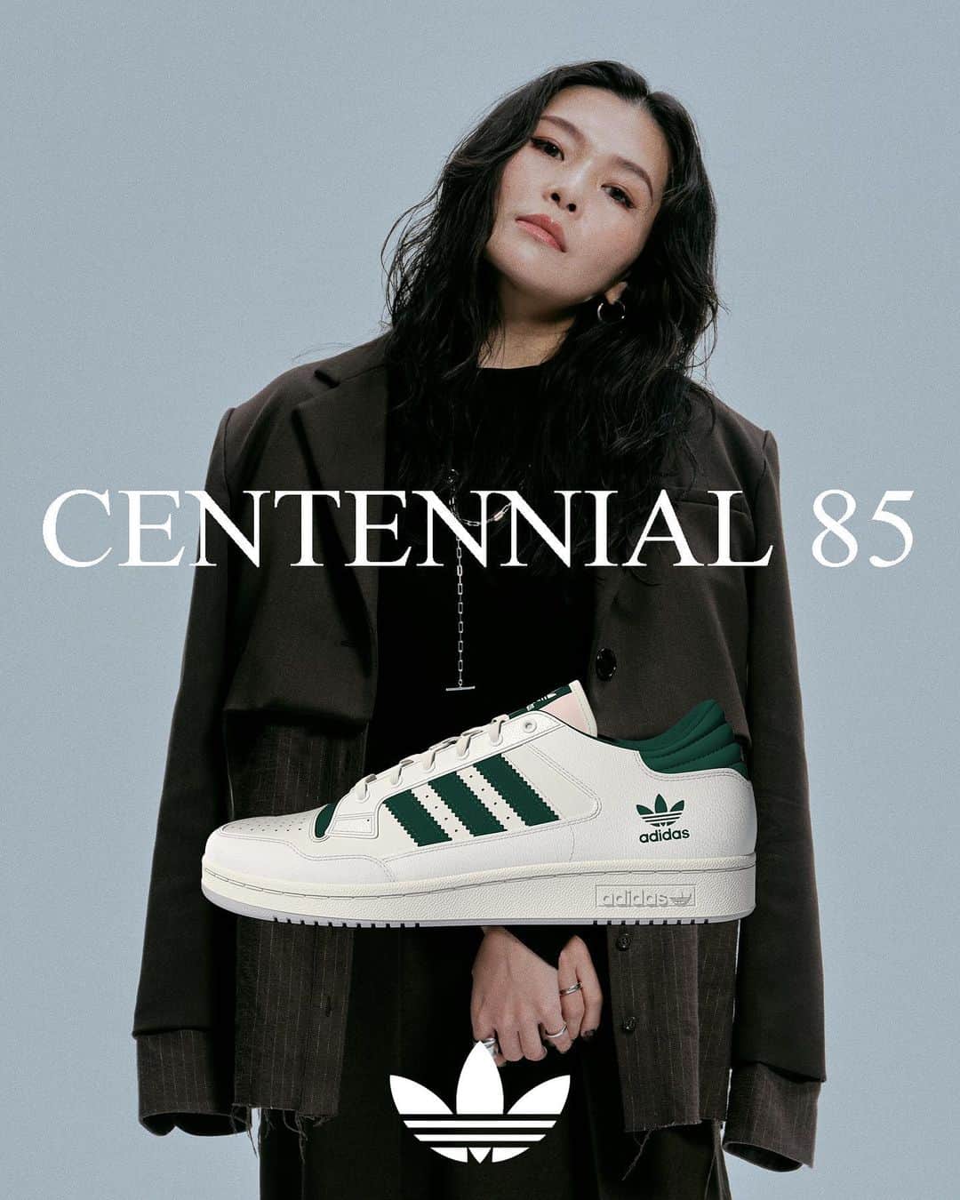 橘佳奈のインスタグラム：「素敵な企画に参加させて頂きました👟🏀🙏🏻  ~~~~~~~~~~ バスケットボールの誕生から一世紀を祝して作られたCENTENNIAL 85は、当時有名大学選手が着用したことで脚光を浴び、80年代を代表するバスケットボールシューズに。 そんな歴史的なCENTENNIAL 85の復刻を記念し、センテニアル（一世紀＝100年）にちなんで“変わらない信念を持って挑戦し続けている”クリエイター"100名を起用。   @adidastokyo  @atmos_japan  #CENTENNIAL85 #adidastokyo #atmos  thx🔥 @chi_darumakebarikai   ~~~~~~~~~~ jacket @rim.ark  tops @etretokyo  bottoms @rim.ark ~~~~~~~~~~」