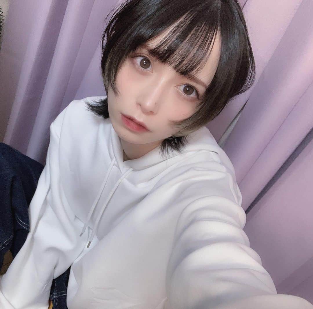 のインスタグラム：「ウルフ整えてもらった！ 急だったのにありがとうございましたっ  #newhair #hair #ウルフカット#ショートウルフ」