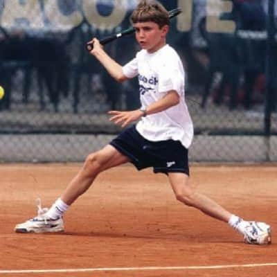 ジル・シモンのインスタグラム：「Gilles Simon c’est : ▪️898 matchs sur le circuit ATP ▪️504 victoires ▪️6ème mondial  ▪️14 titres ATP ▪️1 Coupe Davis ▪️2 quarts de finale en Grand Chelem (Melbourne et Wimbledon) ▪️34 victoires face aux Top 10  #GillesSimon」