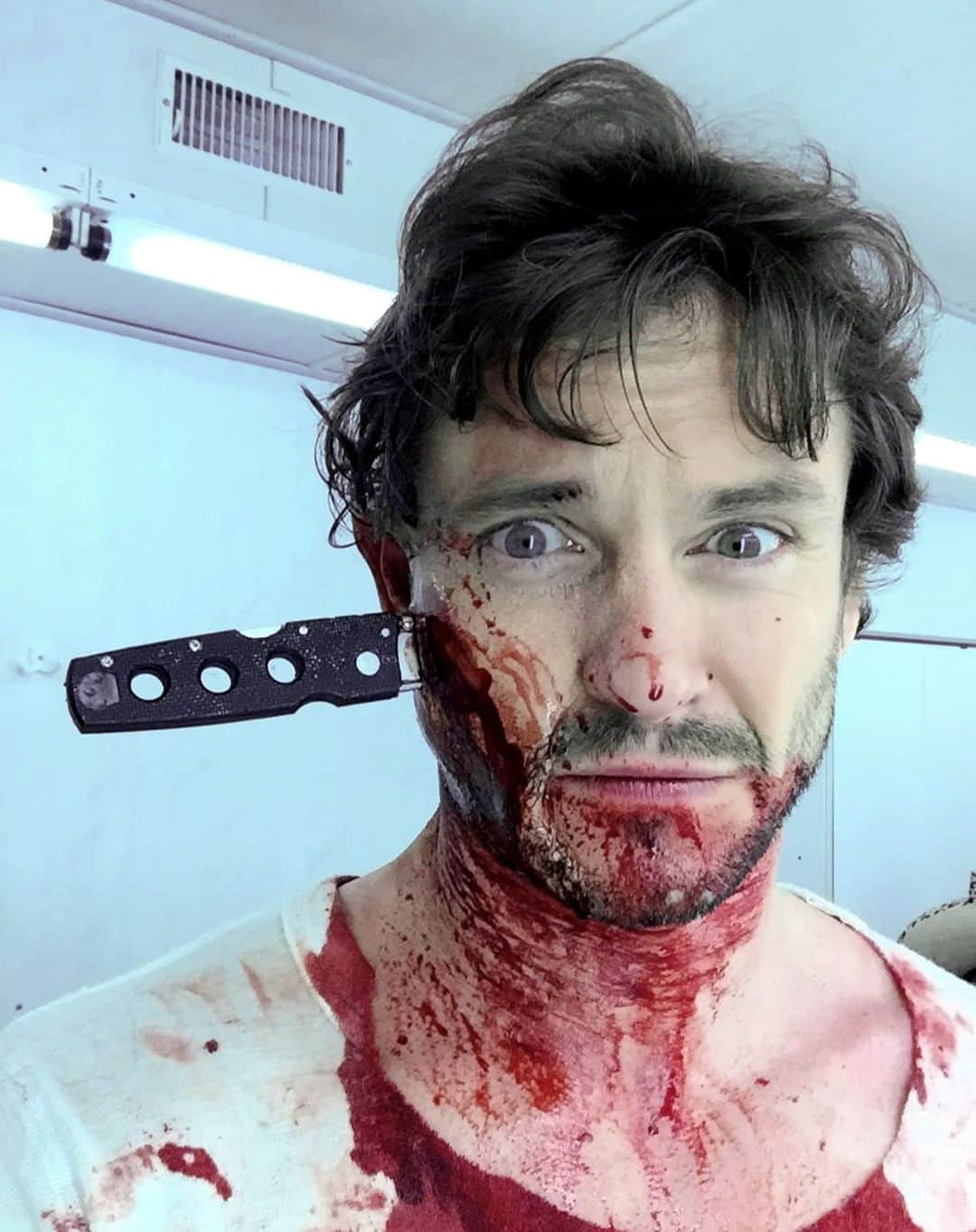 ヒュー・ダンシーさんのインスタグラム写真 - (ヒュー・ダンシーInstagram)「🔪🩸」11月6日 3時27分 - hugh_dancy