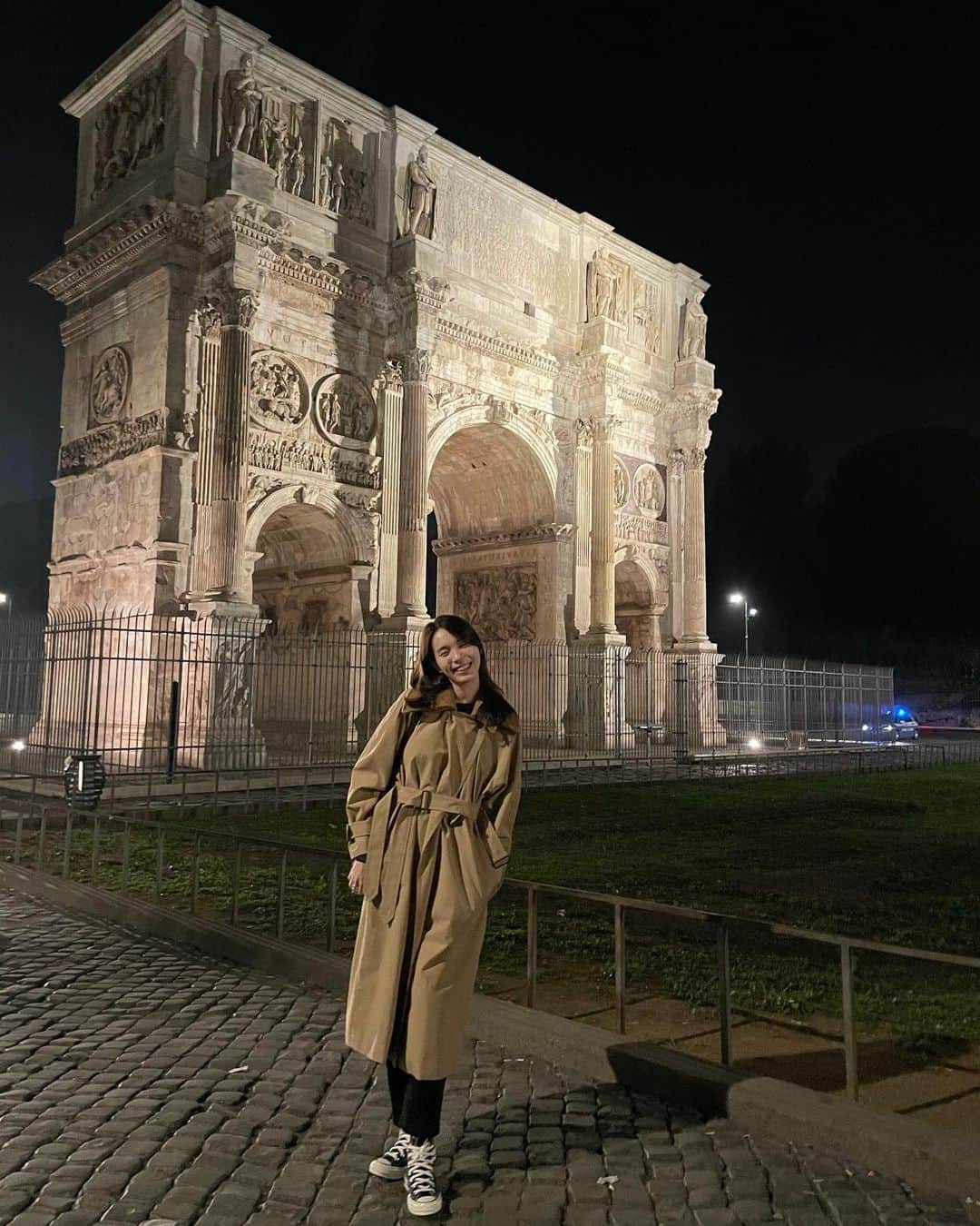 オ・ジェソクさんのインスタグラム写真 - (オ・ジェソクInstagram)「영화 글래디에이터를 접하며 알게된 콜로세움🏟 옛 로마제국 시대에 만들어진 검투사들의 전쟁터로,경기장에 5만명 정도가 수용이 가능했다고 한다. 로마에서 가장 가보고 싶었던 장소 중에 하나였는데 소원성취. 당시 기술로 만든 것도 놀랍고, 그 웅장함이 대단했다.」11月6日 6時09分 - jaesuk_oh