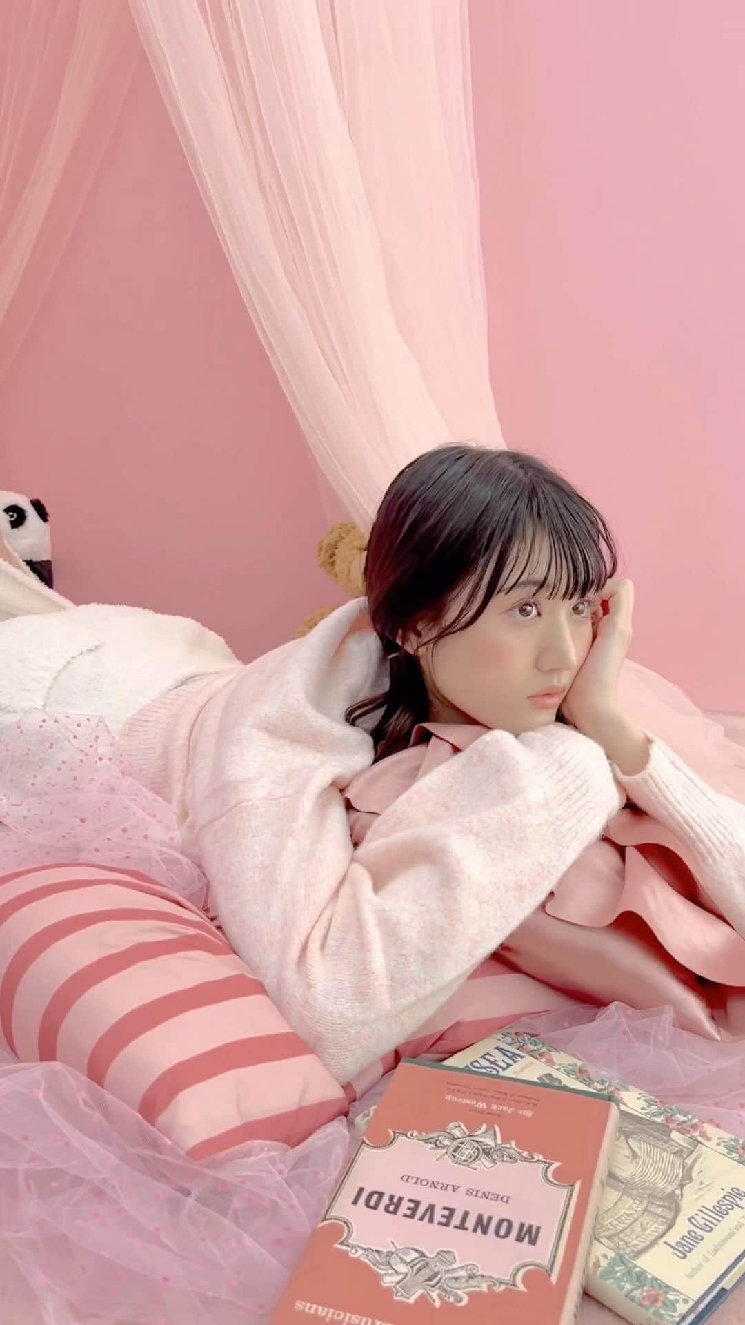 長谷川里桃のインスタグラム：「⁡ ⁡ 生誕祭の撮影風景です🤍🤍🤍 ⁡ どうかな、どうかなぁ⸝⸝⸝⸝◟̆◞̆ ⁡ とっても素敵にしていただいたので 楽しみにしててねっ☺️💎꙳⋆  ⁡ ⁡ マネさんをはじめ、撮影スタッフさんのお蔭で わたしのやりたいをいっぱい叶えられました🎀🫧 ⁡ 感謝...✨」