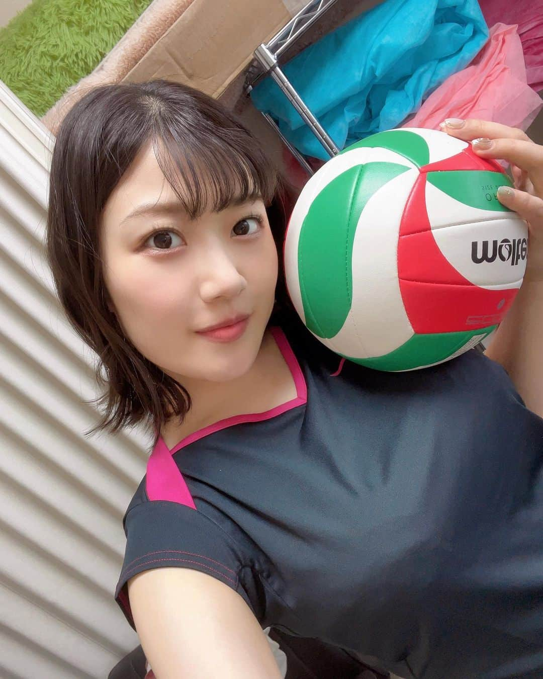 小梅えなのインスタグラム：「スポーツの秋🏐🏐 一緒にカラダ動かそ😉？  #小梅えな #えなっち #AV女優」