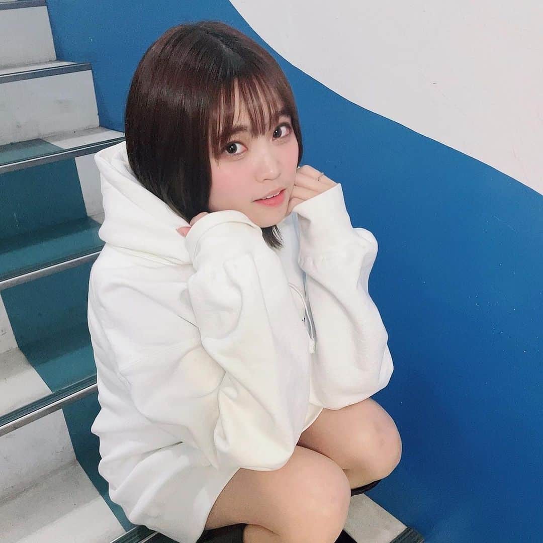 広沢麻衣のインスタグラム：「久々に☺︎  最近は、パーカーばっかり☺︎ 最近買ったロングブーツが お気に入り☺︎✌︎  #秋コーデ  #パーカーコーデ」