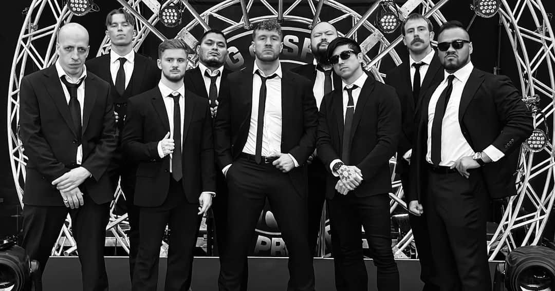 ウィル・オスプレイのインスタグラム：「United Empire 👑」