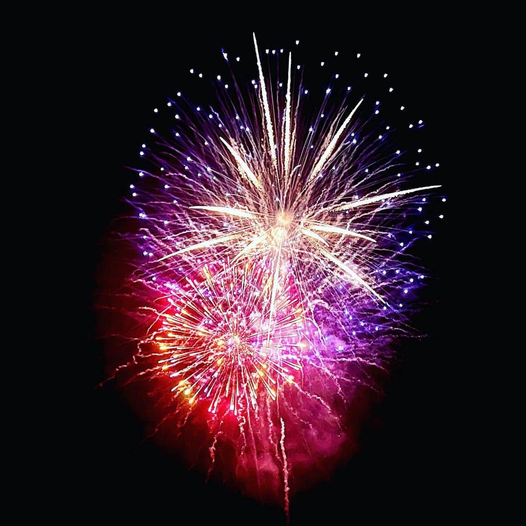 高田有紗のインスタグラム：「🎇✨  #花火 #花火大会 #冬花火 #fireworks #japantraditional」