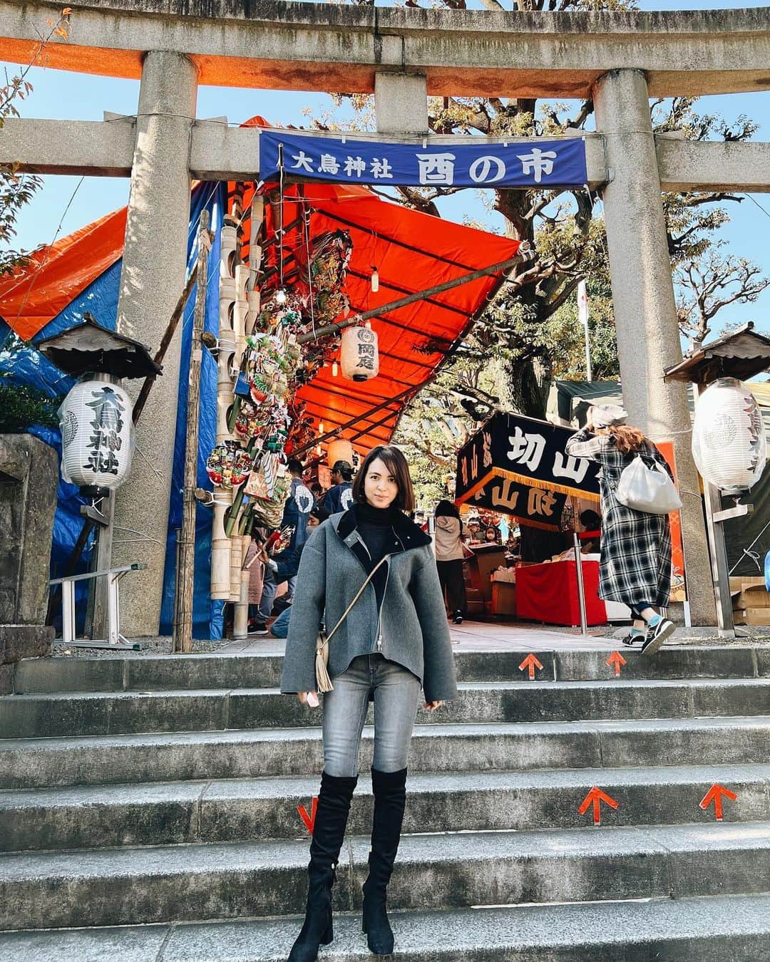 鈴木サチのインスタグラム：「. 酉の市に行って来ました✨ . . 商売繁盛✨家内安全✨ . . #ママ #ママモデル #モデル #4児ママ #家内安全 #商売繁盛 #酉の市2022」