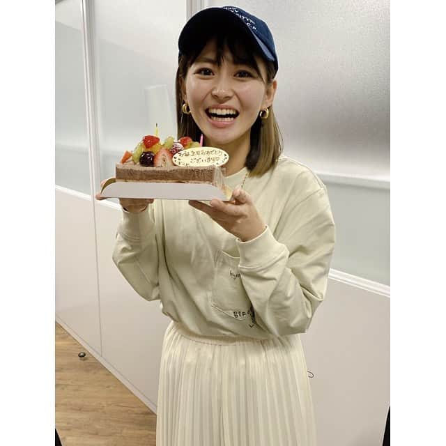 桜田茉央さんのインスタグラム写真 - (桜田茉央Instagram)「◯◯教室のYouTubeチームのみんなが撮影のときにお誕生日をお祝いしてくれました☺️❤️ 嬉しい〜♡ みんな優しくていつも明るい撮影現場が大好きです‼︎ YouTubeチェックして、チャンネル登録よろしくね🥰🥰  衣装 @bigcitypeople_official  チャンネル @marumaruclassinfo   #広東語  #広東語の勉強  #香港 #hongkong  #hkig  #hk  #ootd #followme」11月6日 12時00分 - sakurada_mao_02