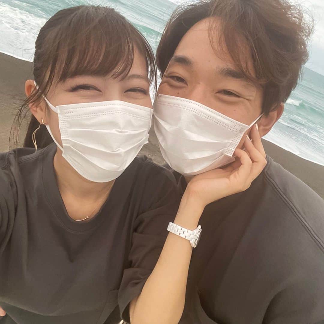 のインスタグラム：「ご報告があります！  ーーーーーーーーーーーーーー 皆様へ  私事ではありますが この度、宇佐見真吾と高城れには結婚いたしますことを ご報告させていただきます。  日頃よりたくさんの温かい声援の中で、たくさんの出会いがあり、 皆様に支えられて今がある事にとても感謝しております。 ありがとうございます。  お互い共通点となる部分が多く、一緒にいてとても心地の良い 存在になりました。 そして、これからもたくさんの時間を共に過ごしたいと思い、 結婚する事になりました。  お互い、良い時も悪い時も支え合い、高め合える 笑顔の絶えない家庭を築いていきたいと思います。  まだまだ未熟な2人ですが、より一層仕事に精進してまいりますので、 今後もご指導ご鞭撻のほど、宜しくお願いいたします。  2022年11月6日 宇佐見 真吾 高城 れに」
