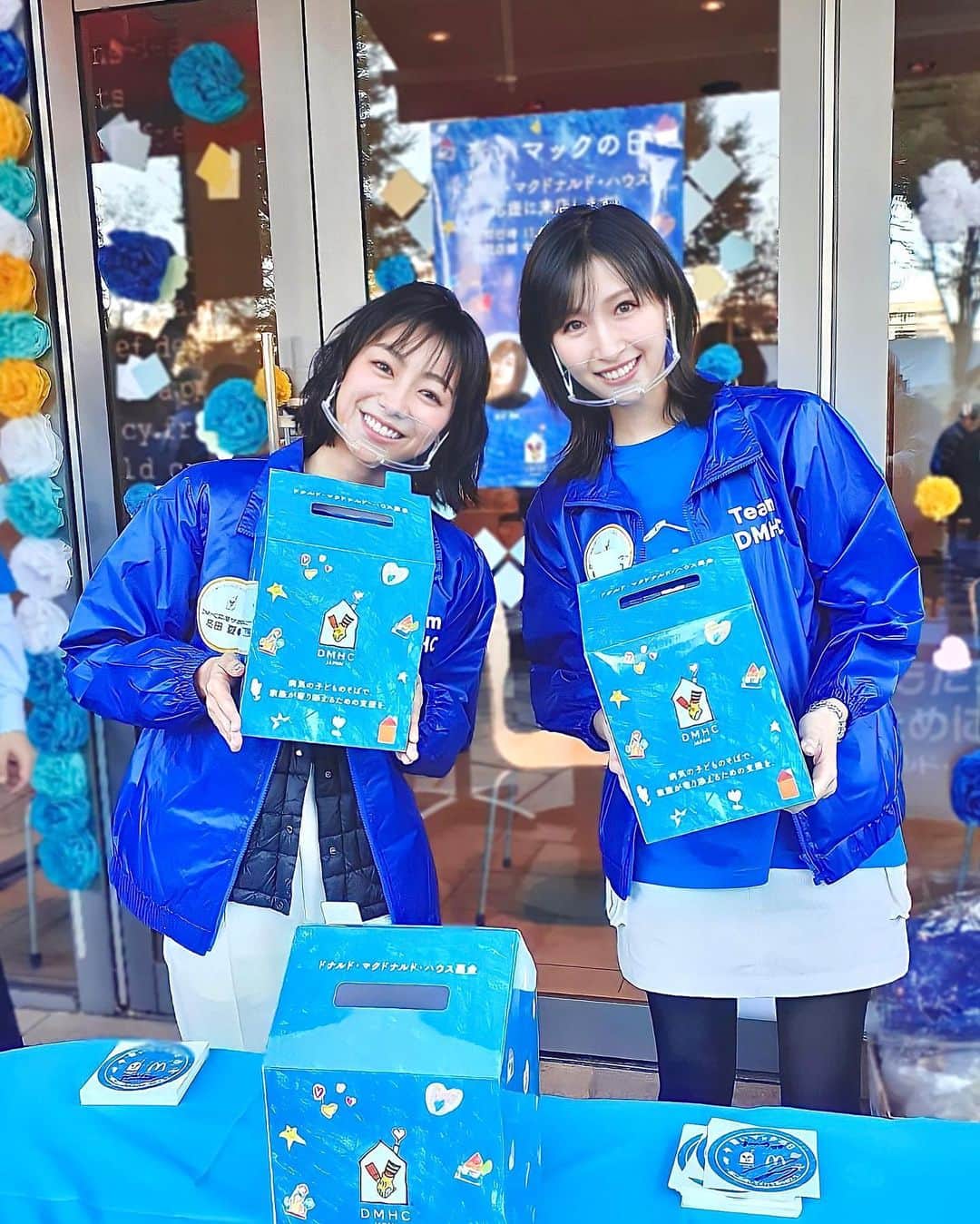 のインスタグラム：「. 青いマックの日💙💛🤍  病気と闘う子どもたちと、その看病をするご家族のための滞在施設 『ドナルド・マクドナルド・ハウス』へ🏠 募金いただいた皆さん、 ハッピーセットを注文していただいた皆さん、 ありがとうございました😊✨  優しいハッピーの輪が広がった青いマックの日💙💙💙  キュートな笑顔の高田夏帆ちゃんと💕💕  そして、SEKAINOOWARI『habit』ダンスの振り付けをされた パワーパフボーイズの皆さんとハビットポーズで🕺  私もめざまし8のTikTokで 『habit』ダンスを踊らせていただいたので、お会いできてとても嬉しかったです🚀❣️  5人で、都内３店舗のマクドナルドにお邪魔させていただきましたが、 沢山の方にご協力いただき本当に感謝しています❣️  #マクドナルド #青いマックの日 #ドナルドマクドナルドハウス  #💙💙💙  #高田夏帆 ちゃん #パワーパフボーイズ さん #habit ポーズ」