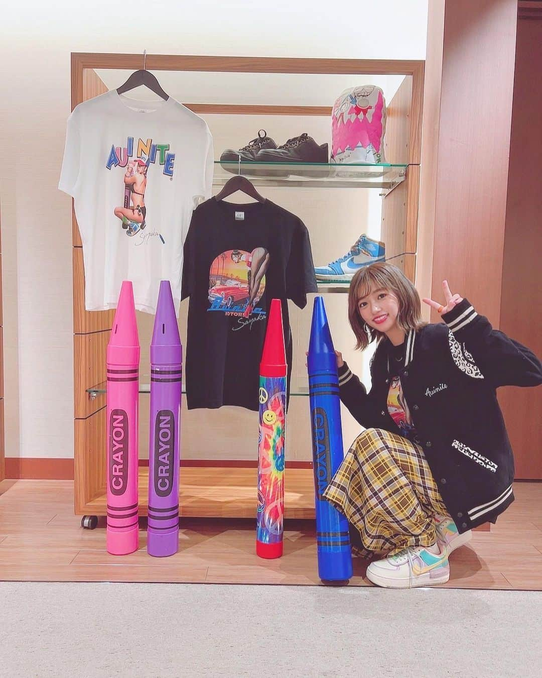 大貫彩香さんのインスタグラム写真 - (大貫彩香Instagram)「今日は黒〜♪  明日、明後日はTシャツ白黒セットで購入して頂いた方には 今日特別室で撮影したサイン入りチェキを 一枚プレゼント🎁🤍🖤 ※数に限りがございます 無くなり次第終了となります！  ポップアップは8日まで！！✨ チェキも是非ゲットしてください♪ 店頭にいられない間も楽しんでもらえたら嬉しです💕  #AUINITE大貫彩香POPUP #阪急メンズ東京 @auinite_official  @hankyu_vintagerevival」11月6日 23時16分 - sayaka_oonuki