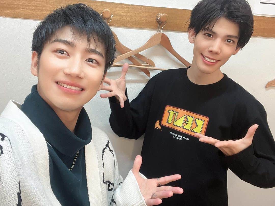 納谷健のインスタグラム：「『健人 29th Birthday Event 』 けんてぃー、お誕生日おめでと！  2部のゲストに呼んでいただき、お越しくださった皆様ありがとうございました✨  久々の落ち着いたトークと、変わらぬ空気感、抜けてる所。かわいいです。年上ですけど。  いつまでも変わらぬけんてぃーで。 はぴば！  #健人 #happybirthday  #納谷健 #鈴鹿サーキットて #懐かしいて」