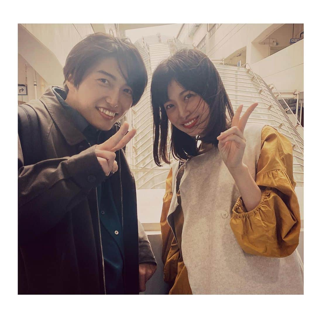 斉藤まりなさんのインスタグラム写真 - (斉藤まりなInstagram)「あきおさんとはAvecAvecさんとseihoさんとのユニットSugar's Campaignで初めてお会いしてから、このような形でご一緒できて楽しかったです🦋  一度聴いてから、ずっと耳から離れない素敵な新曲 MVの切なポップ笑な世界観に是非浸って下さいね🦋  #あきお #蝶かざり」11月6日 17時18分 - marina_saito.official