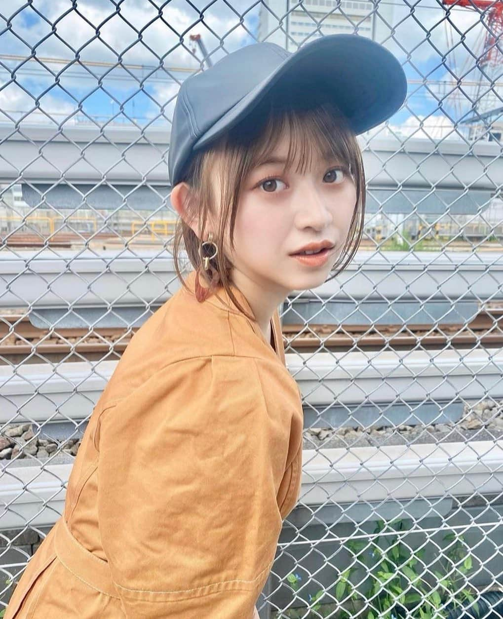 美女美容事情さんのインスタグラム写真 - (美女美容事情Instagram)「《秋のキャップコーデ🍁🧢》 *⁠ 今回ご紹介させて頂きますのは!!👀❤︎⁠⠀ 戸塚咲季さん< @saki_totsuka >の素敵なお写真📸⁠⠀⁠⠀⁠⠀⁠ *⁠⠀⁠⠀⁠⠀⁠⠀ キャップがとても似合いますね❤️💛 コーデがお洒落で可愛らしいです☺️💕 *⠀⁠⠀⁠⠀⁠⠀⁠⠀ 戸塚咲季さん< @saki_totsuka ⁠⠀⁠⠀⁠⠀⁠⠀ 素敵な投稿ありがとうございました☺️📸✨ *⠀⁠⠀⁠⠀⁠⠀⁠⠀ 戸塚咲季さんのアカウントには他にも素晴らしい投稿が沢山ありますので是非覗いてみてくださいね💁‍♀️💙⁠⠀⁠⠀⁠⠀⁠⠀ *⠀⁠⠀⁠⠀⁠⠀⁠⠀ △▼△▼△▼△▼△▼△▼△▼△▼△▼ ⁠⠀⁠⠀⁠⠀ ❤🧡💛「美女美容事情」💚💙💜⠀⠀⠀⠀⠀⠀⠀⠀⠀⠀⠀⠀⠀⠀⁠⠀⁠⠀⁠⠀⁠⠀⁠⠀ 👇掲載ご希望の方は👇⠀⠀⠀⠀⠀⠀⠀⠀⠀⠀⠀⠀⠀⠀⠀⁠⠀⁠⠀⁠⠀⁠⠀⁠⠀ @b_b_j.jタグ付けと🖤 #ビジョビ ⁠⠀ 🖤タグ付けお願いします✨⠀⠀⠀⠀⠀⠀⠀⠀⠀⠀⠀⠀⠀⠀⠀⁠⠀⁠⠀⁠⠀⁠⠀⁠⠀ △▼△▼△▼△▼△▼△▼△▼△▼△▼ ⁠⠀⁠ #レザー#キャップ#キャップ女子#キャップコーデ#あざとかわいい#あざとい系女子#あざとメイク#サロンモデル#サロンモデル募集#サロモ#東京サロンモデル#撮影モデル#サロモ募集#撮影依頼募集中#被写体#戸塚咲季#とつかさき」11月6日 17時30分 - b_b_j.j