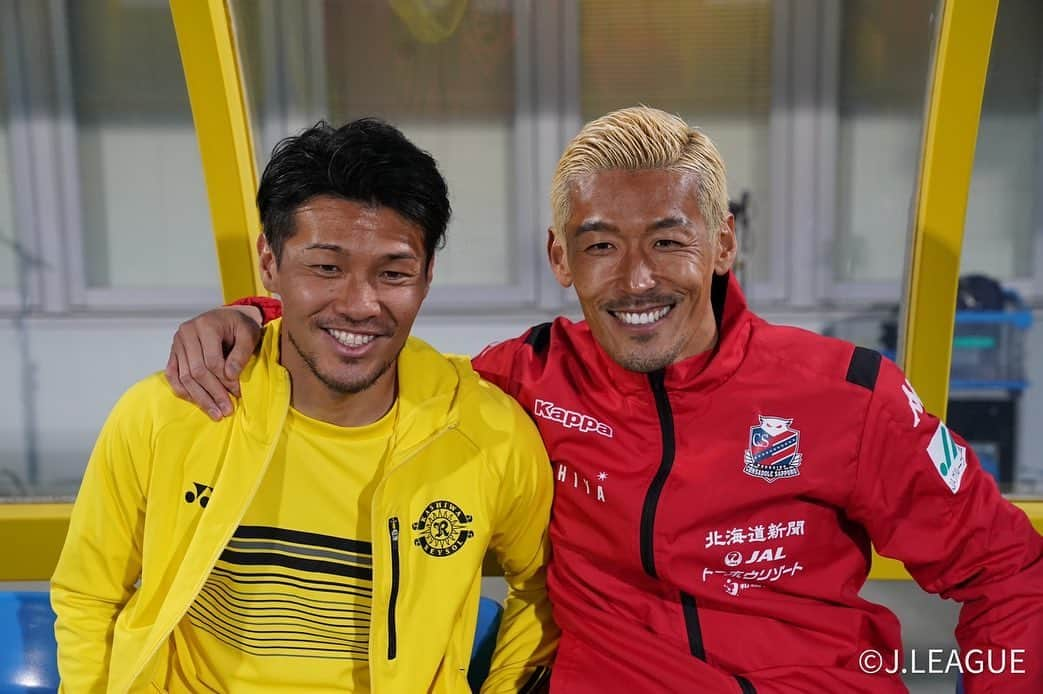 菅野孝憲のインスタグラム：「プロサッカー現役生活 お疲れ様でした  僕が出会ってきたなかで、タニを超えるキャプテンはいない  一つのチームに20年間、戦力として必要とされ続け  選手として内容、結果ともに柏レイソルの伝説を創りましたね  一緒に闘えた事を誇りに思います  ありがとう  いちファンとして、次のステージを楽しみにしてる  タニ、本当お疲れ様！  また、近いうちに👍  #柏レイソル #レジェンド #キャプテン #ありがとう」