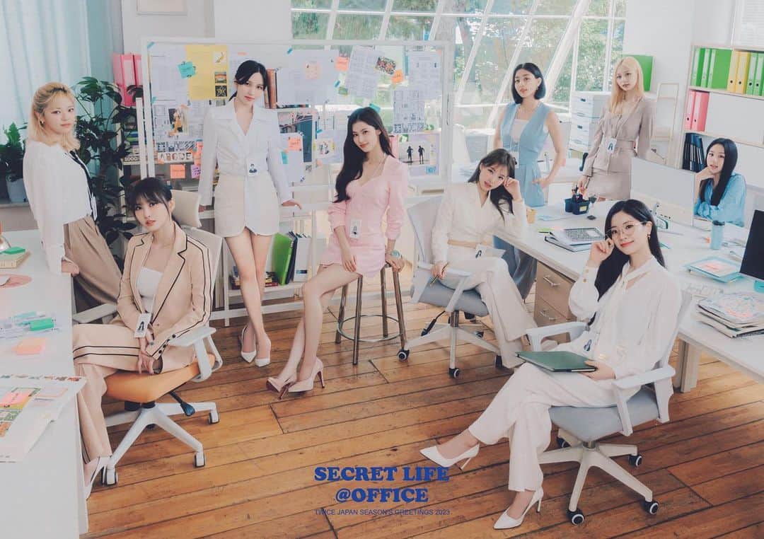 のインスタグラム：「TWICE JAPAN SEASON’S GREETINGS 2023 “SECRET LIFE@OFFICE”  PRE-ORDER 本日11.6(日) 23:59まで！ 是非チェックしてみてください🤫  TWICE  詳細はこちら⬇️ https://twicejapan.com/news/detail/1093」