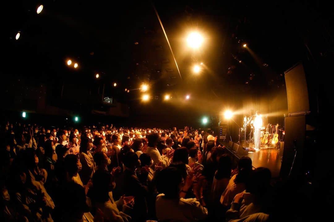 上野大樹さんのインスタグラム写真 - (上野大樹Instagram)「11/5 渋谷WWW X 水槽tour day1  thank you TOKYO‼︎ ⚡️  ———————————— 海の目 朝が来る 彼方 おぼせ 青 面影 アスヒ 愛のまま 波に木 ライクユー NAVY て 線に沿って 暮らし 水際  en) ラブソング リジー ———————————— key 村田昭 @murata_akira  percuss 田辺晋一 cello 林田順平 @jp_hayashida   cameraman 木村篤史　@atsushikimura_」11月6日 18時11分 - uenodaiki_