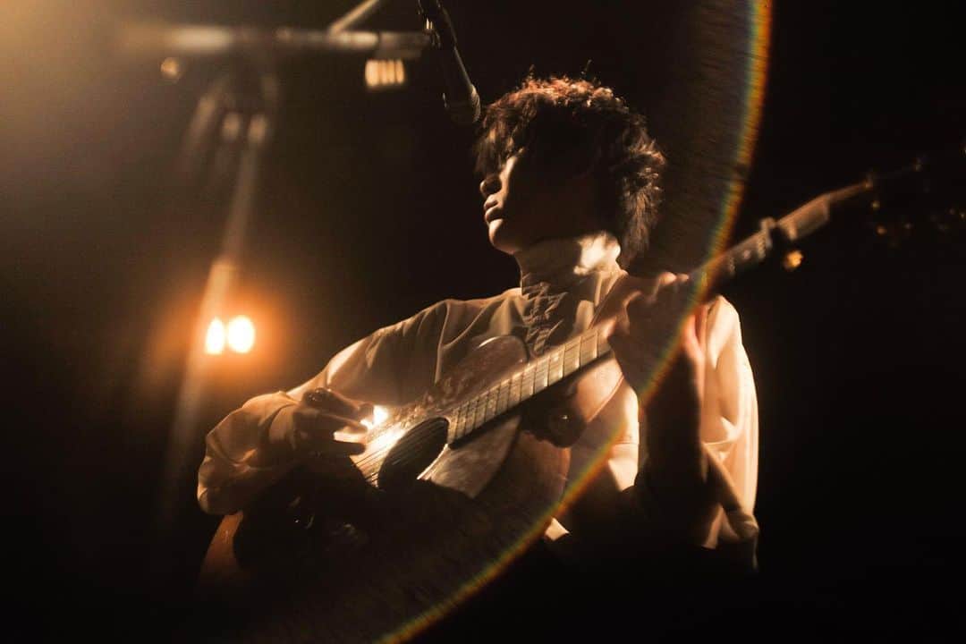 上野大樹さんのインスタグラム写真 - (上野大樹Instagram)「11/5 渋谷WWW X 水槽tour day1  thank you TOKYO‼︎ ⚡️  ———————————— 海の目 朝が来る 彼方 おぼせ 青 面影 アスヒ 愛のまま 波に木 ライクユー NAVY て 線に沿って 暮らし 水際  en) ラブソング リジー ———————————— key 村田昭 @murata_akira  percuss 田辺晋一 cello 林田順平 @jp_hayashida   cameraman 木村篤史　@atsushikimura_」11月6日 18時11分 - uenodaiki_