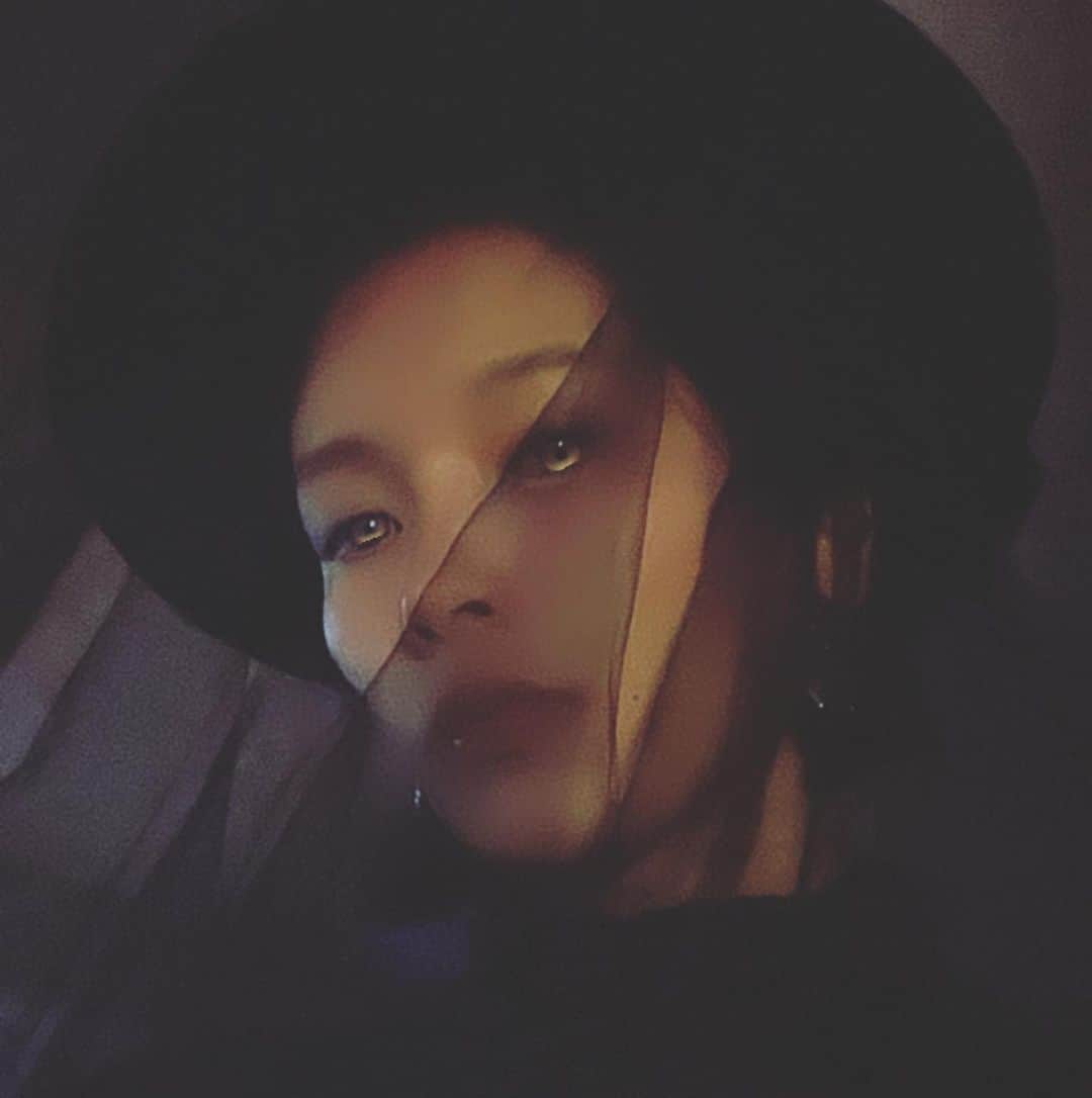 Cherryさんのインスタグラム写真 - (CherryInstagram)「There is not love of life without despair about life.   Thank you for your birthday messages, unforgettable year that I had.」11月6日 18時13分 - cherry.jerrera