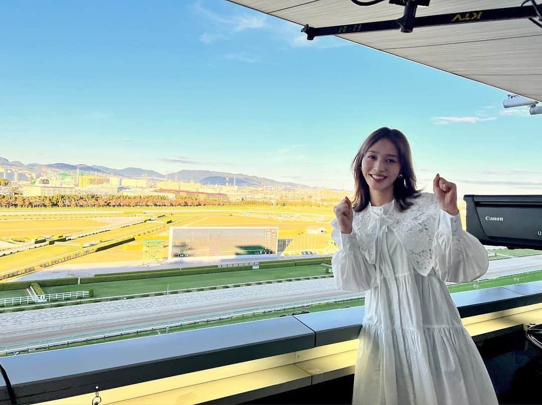 神部美咲のインスタグラム：「念願の競馬BEAT🐴❣️ ありがとうございました💜  メインレースのみやこSは 的中ならず、、でしたが🥹  はじめての阪神競馬場 楽しめたのでなんでもOK🙆‍♀️😎  全競馬場制覇が目標😘  また来週です🙇‍♀️  #競馬BEAT #阪神競馬場」