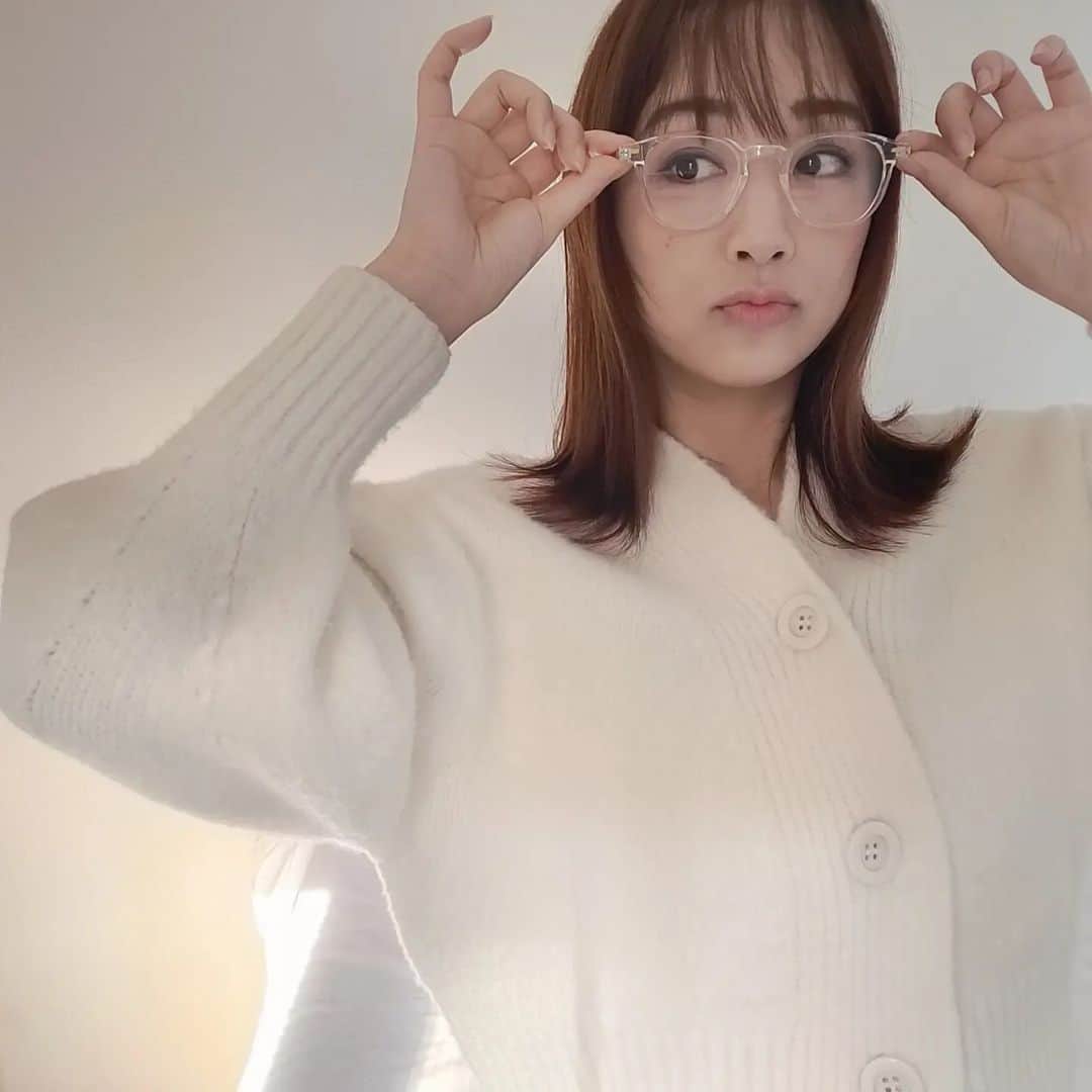 工藤里紗のインスタグラム：「今年バージョン🤍❄️🤍❄️ #めがね👓」