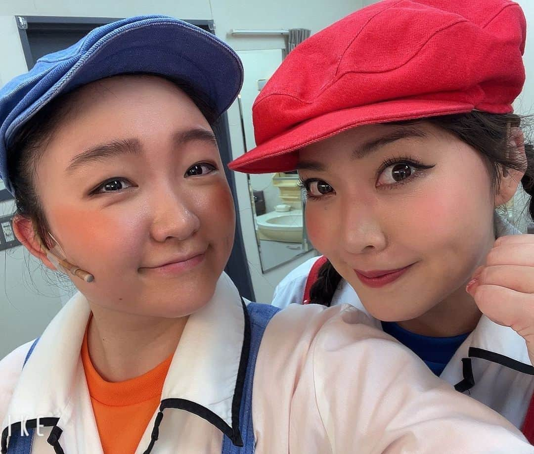 安藤令奈さんのインスタグラム写真 - (安藤令奈Instagram)「『きかんしゃトーマス　ファミリーミュージカル　ソドー島のたからもの』  今年最後の公演は…新潟公演🌟 新潟テルサさんでの公演でした😊  足を運んでくださり、本当に本当にありがとうございます！！ コロナ禍もあり、まだ声を出しての声援のお願いはできないのですが、手拍子や一緒にポーズをたくさん取ったり踊ったりすることが出来て、とても幸せです！  通常公演の『たからもの』は今年は新潟公演で最後でしたが、また来年も巡回します♪ そして今月からは『クリスマスコンサート』が始まります🚂💕 頑張ります☆  #thomas #トーマス #トーマスミュージカル #ソドー島のたからもの」11月6日 18時39分 - delphina_r