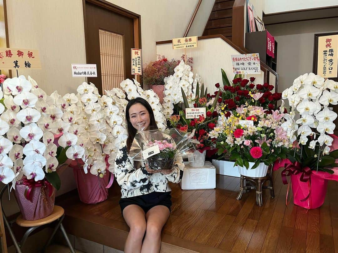 篠崎愛のインスタグラム：「こんなにたくさんの方にお祝いしていただけて、幸せ者です。」