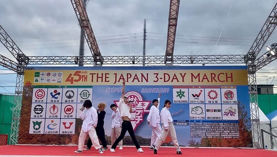 村松健太のインスタグラム：「昨日のスリーデーマーチ LIVEにご来場してくださり本当にありがとうございました！！！ いつも応援してくれるごきプ、そして初めて来てくださってた方にお会いできて本当に嬉しかったです！応援ありがとうございます！✨ ライブ後も沢山お話しできて楽しい時間だった〜😍 けんちゃんホッとして今日一日中寝ちゃったぜ、！投稿おくれてゴメンね🙏  今日のライブのお写真や動画これからどんどん投稿するね〜！！ アロハ🌺 @zealstudios_tokyo  いつも素敵なステージををありがとうございます！！」