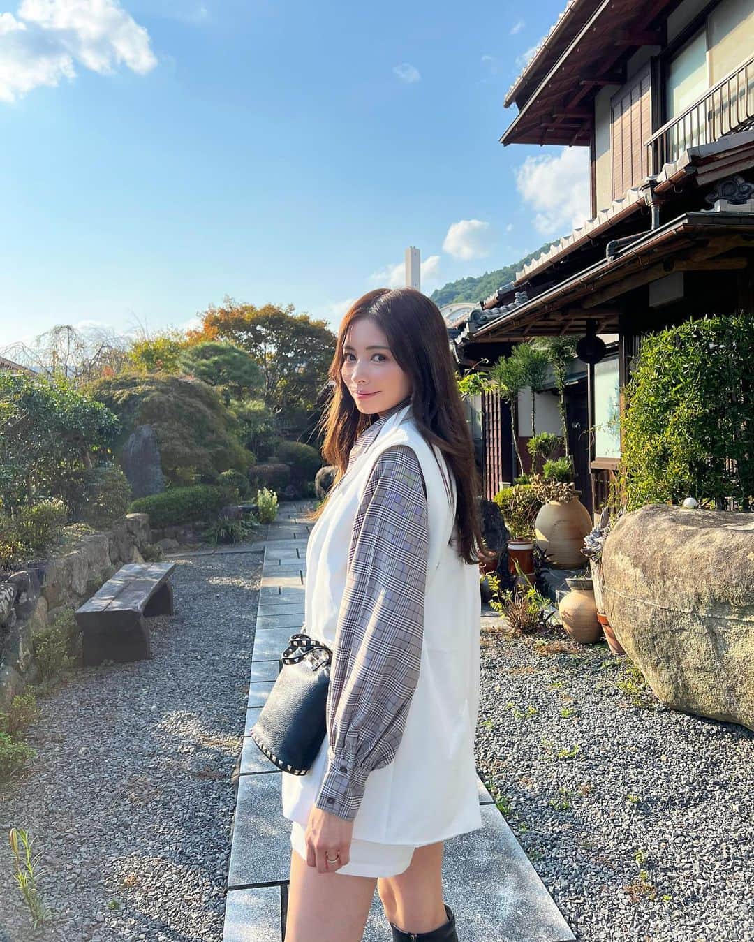 のインスタグラム：「お洋服、超プチプラです🤍 全身 @grl_official  総額2〜3000円？？？ 秋もたくさん着ます🤍  ・ ・ ・ ・ ・ ・ ・ ・ ・ ・ ・ ・ ・ ・ ・ ・ ・ ・ ・ #チェック#チェックシャツ#grl#grl購入品 #grlコーデ#グレイル#グレイル購入品#グレイルコーデ#秋服#秋コーデ#京都#京都グルメ#京都観光#京都ランチ#京都紅葉#休日の過ごし方#休日コーデ#プチプラコーデ#プチプラファッション#高見えコーデ#高見え#韓国風ヘア#韓国ヘア#子育てママ#ママコーデ#ママファッション#ママライフ#男の子ママ#アラサーコーデ#アラサー女子」