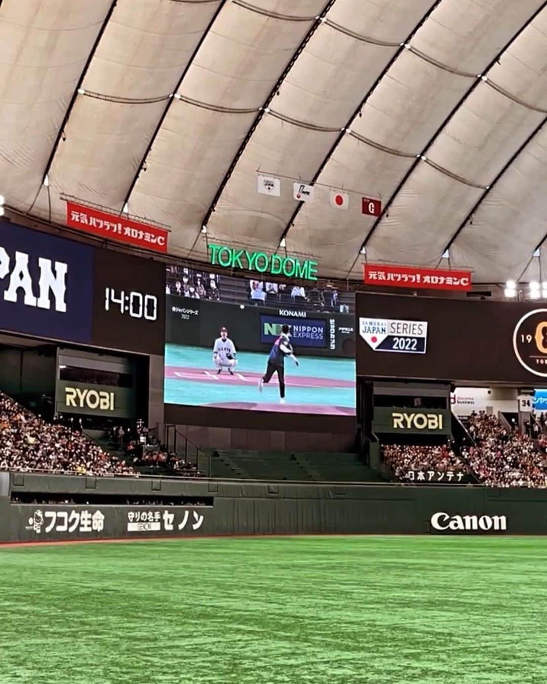 坂本麻子さんのインスタグラム写真 - (坂本麻子Instagram)「. 日本代表vs巨人戦見てきました！⚾️ 期待した人が本当に打つ！ とっても楽しい試合でしたー🤍 夜行くはずの舞台は中止になっちゃったので 飲みました🍻球場のお酒は本当に美味しい🤭 .  #野球観戦#日本代表#巨人戦#パリーグ好き#野球好き」11月6日 20時18分 - sakamoto_asako