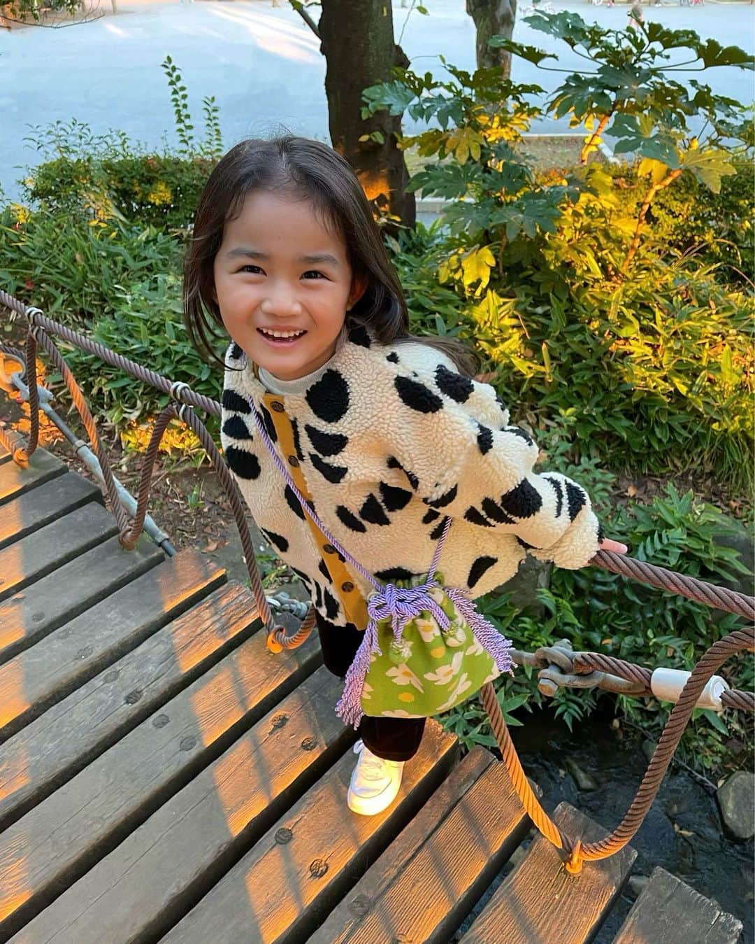 武内ペレス麻射のインスタグラム：「. これも @casselini_official でゲトった🌼💚  サイズが思ってるよりも大きくて、 色々入るのがとても助かる👜💓  私も使わせてもらおうかな🤫笑」