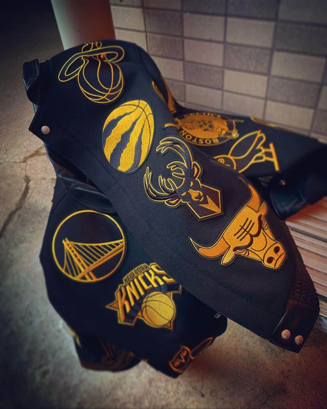 荒木駿平のインスタグラム：「. 🦉@welcomeovo  🦅@jeffhamilton」