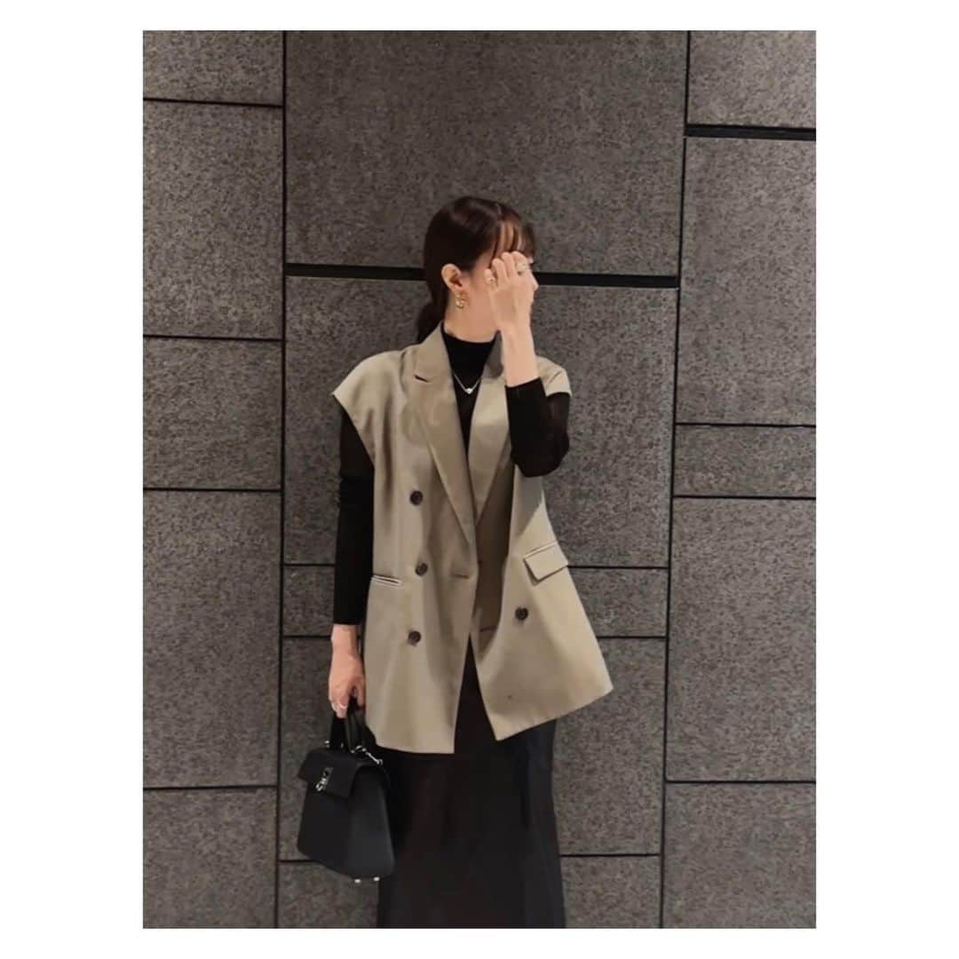 林みなほのインスタグラム：「OOTD  vest… @maisonspecial_women  tops… @fray_id  skirt…  @etretokyo  heels… @amerivintage  bag… @cafune.official  accessory… @bondle.co   Came home with these new accessories.  #OOTD#fashion」