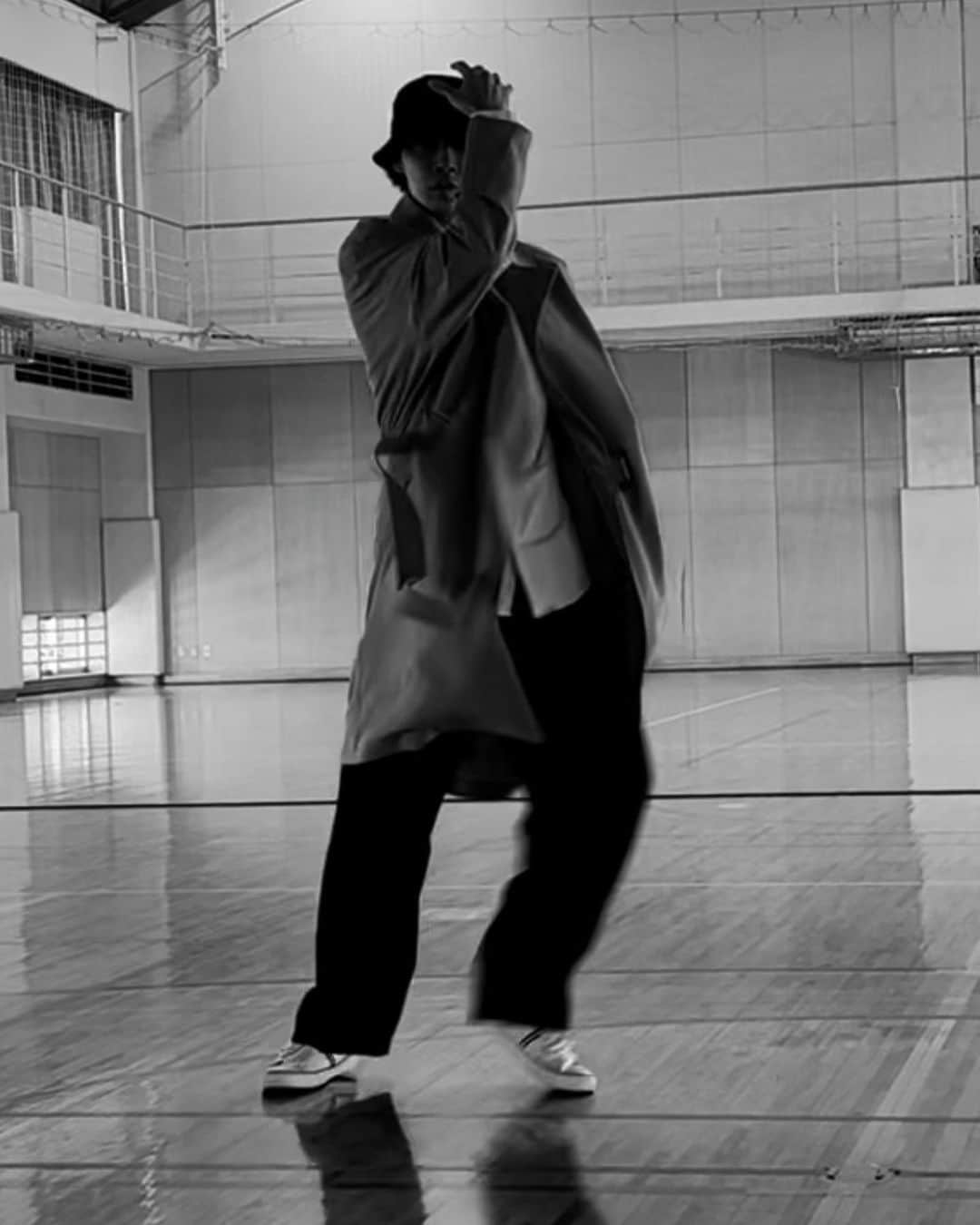駒田奈美さんのインスタグラム写真 - (駒田奈美Instagram)「・ ・ ・ 『学園祭』 ・ ・ 少し前ですが… 長男の大学の学園祭へ ・ ・ 高校ダンス部の卒業公演以来 約3年ぶりに長男のダンスを見ました ・ ・ 親バカですが、凄くカッコよかった！！ ・ ・ もしかしたらこうして踊る姿を見れるのも 最後なのかな…なんて寂しく思ったり ・ ・ ・ #駒田奈美#モデル#アラフィフ#美魔女#長男#大学#学園祭#ダンス#ダンス部#ダンスサークル#かっこい#最後#親バカ#寂しい」11月6日 22時27分 - nami.komada