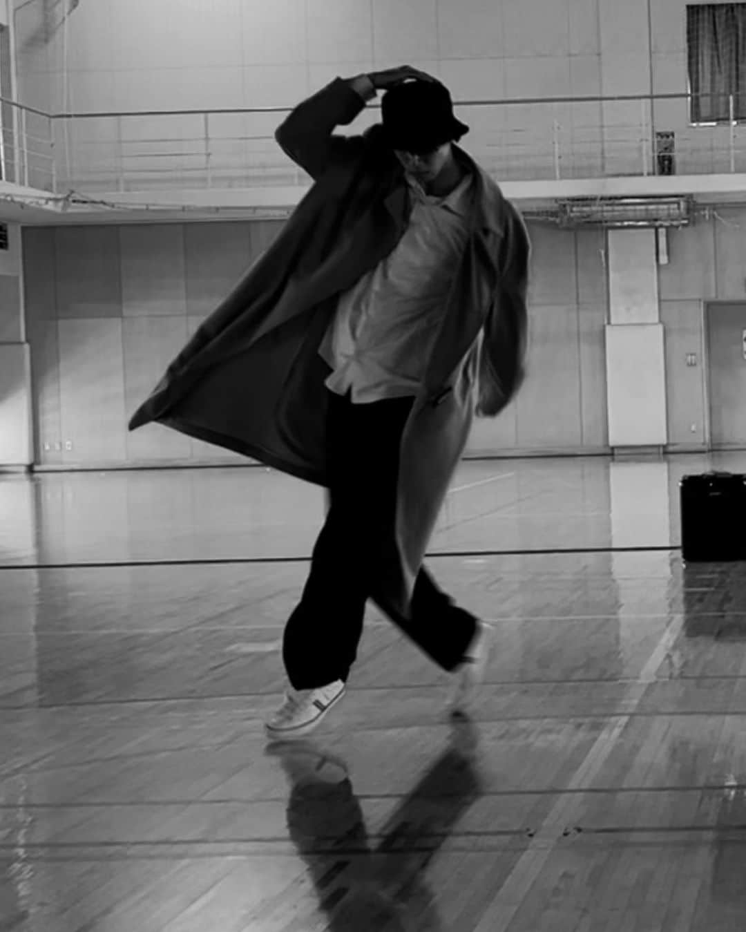 駒田奈美さんのインスタグラム写真 - (駒田奈美Instagram)「・ ・ ・ 『学園祭』 ・ ・ 少し前ですが… 長男の大学の学園祭へ ・ ・ 高校ダンス部の卒業公演以来 約3年ぶりに長男のダンスを見ました ・ ・ 親バカですが、凄くカッコよかった！！ ・ ・ もしかしたらこうして踊る姿を見れるのも 最後なのかな…なんて寂しく思ったり ・ ・ ・ #駒田奈美#モデル#アラフィフ#美魔女#長男#大学#学園祭#ダンス#ダンス部#ダンスサークル#かっこい#最後#親バカ#寂しい」11月6日 22時27分 - nami.komada