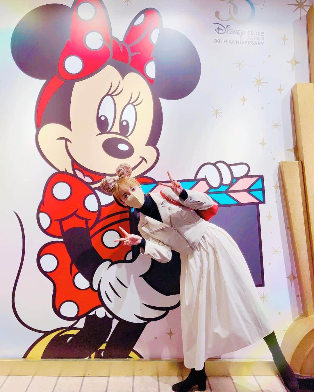 瀬戸早妃のインスタグラム：「夢の国まであとすこしっっ🐭🏰❤️  #イクスピアリ #IKSPIARI #舞浜」