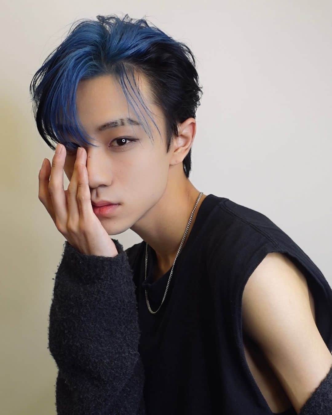 のぶはるのインスタグラム：「New hair color💙🐬🐳」