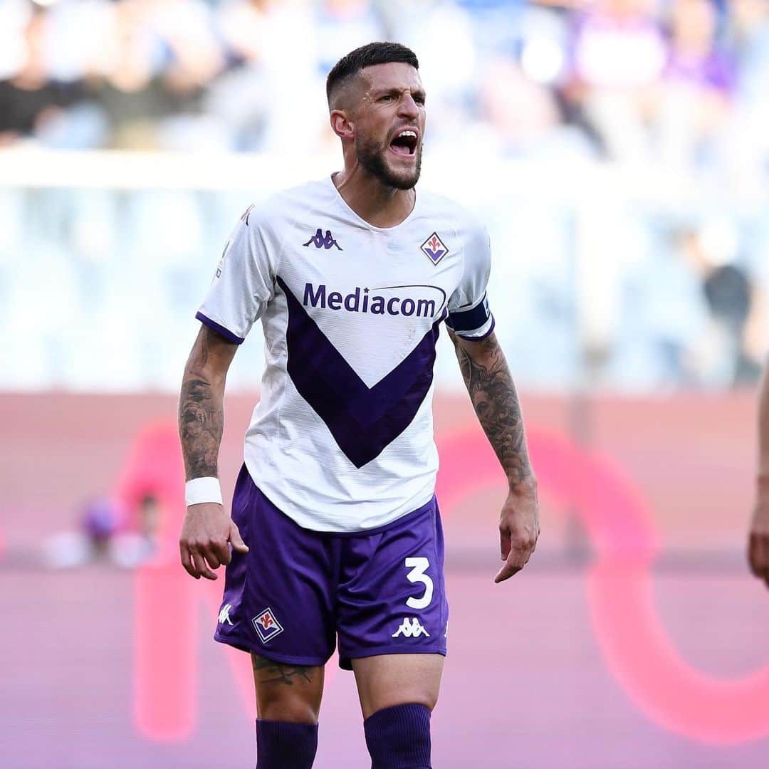 クリスティアーノ・ビラーギのインスタグラム：「Di testa, di cuore, di gambe e di grinta. Ecco la nostra vittoria! #forzaviola ⚜️」