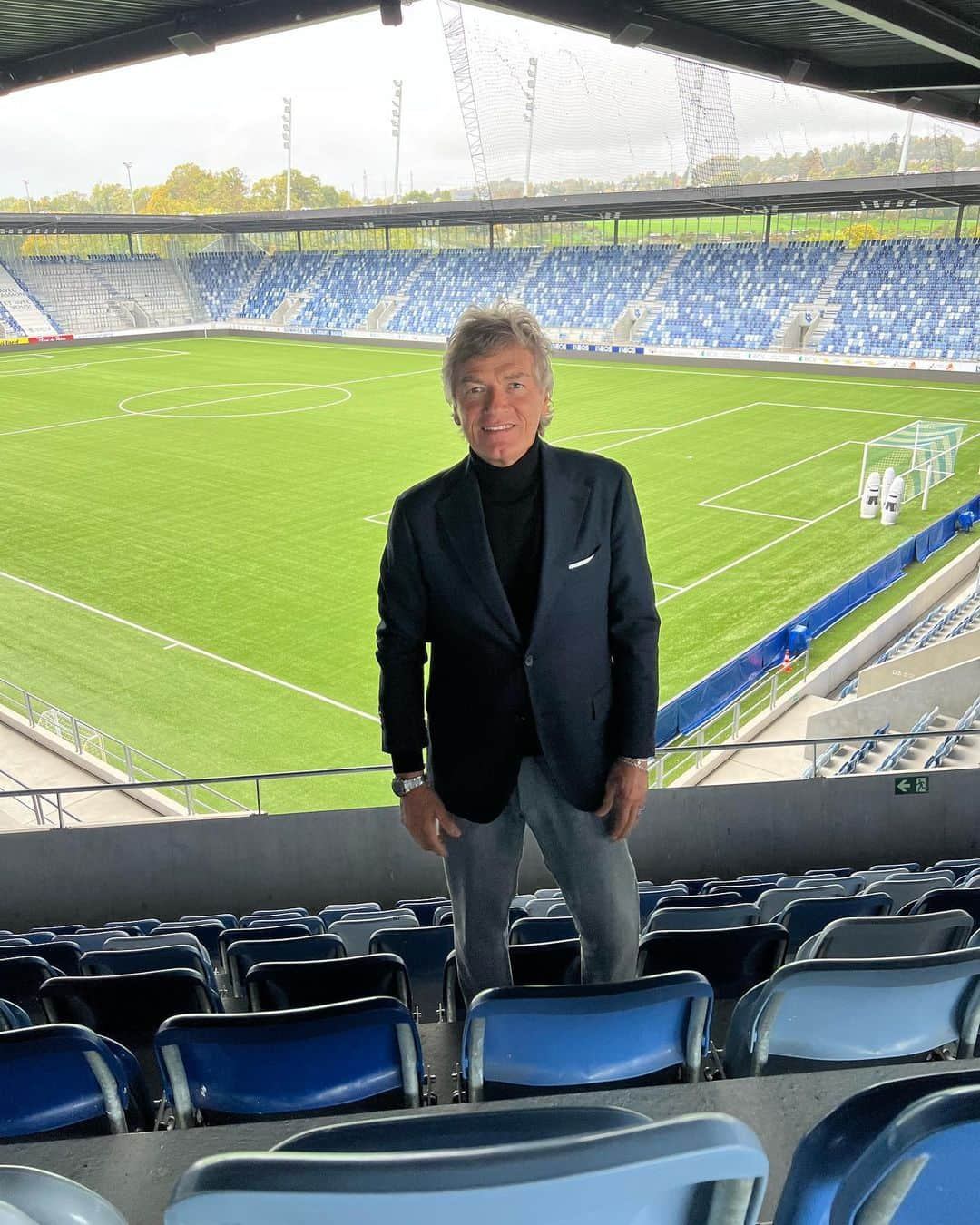 ジャンカルロ・アントニョーニのインスタグラム：「Losanna inaugurazione stadio nuovo e festa con italiani e svizzeri. Quanti ricordi⚽️👍😍」