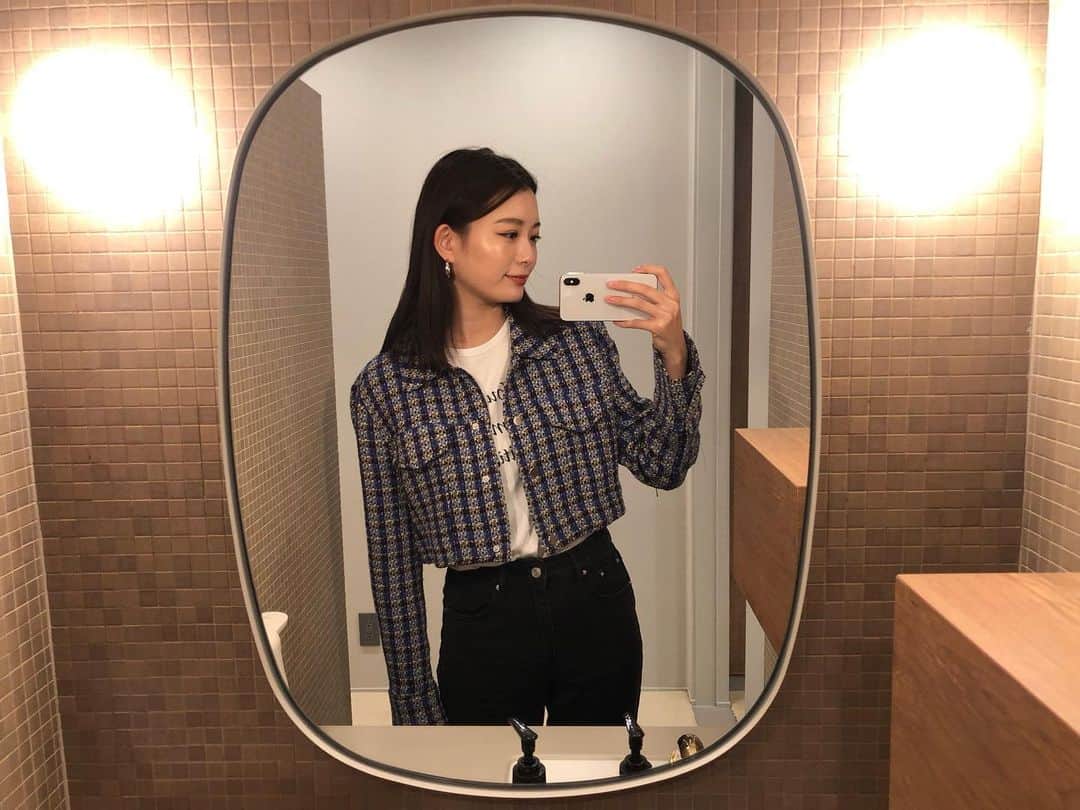 のインスタグラム：「蜂谷、はじめての婦人科健診を受けてきました！ もはやホテル？カフェ？ってくらいお洒落で落ち着いた空間のこちらは、 クレアージュ東京レディースドッククリニックさんです🫶(@creagetokyo_ld ) 30代に突入したということで、【YOU健診】を受けてきました！ ⭐️ 「YOU健診」とは、 子宮(Y)、大腸(O)、乳房(U) を対象とした検査の総称です。 女性の罹患率・死亡率が高い3つのがん(乳がん、子宮がん、大腸がん)に加え子宮内膜症や子宮筋腫など、女性特有の疾患を総合的にチェックすることができる健診です。 ・ 各検査によってお部屋が分かれていて担当の先生、看護師の方が待っていてくれるのでとてもスムーズに行われます。どの方も優しく丁寧で早いのであっという間に終わってしまう感覚でした。 待合スペースも落ち着いていられる雰囲気がとても心地よかったです🌸 ・ 初めての健診でドキドキしていましたが、皆さんが患者さんに寄り添って対応してくださるので自然と安心して受けることができました。これが本当に嬉しかった。 この健診の様子を動画に撮らせていただきました！🙇‍♀️結果が届いてからYouTubeで配信したいと思います✨ ので、しばしお待ちください☺️ ・ 長くなりましたが、今回受けた健診でわかる病気はなかなか気付きにくいことが多いとされているので、もし興味ある方はこの機会に一度受けてみてほしいです。 男性の皆さんも、後回しにせず健診受けてね！😉💚 #クレアージュ東京レディースドッククリニック #YOU健診#婦人科検診」