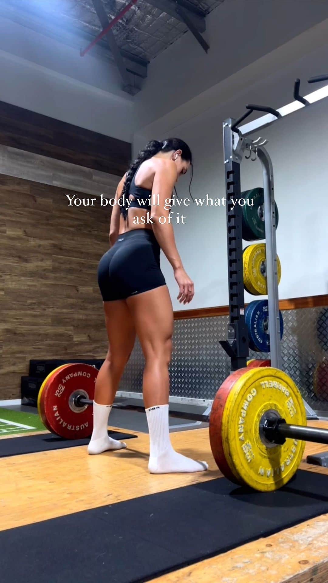 のインスタグラム：「Here’s to a new week of consistent training and pushing for more.  Workout Programs: Link in bio」