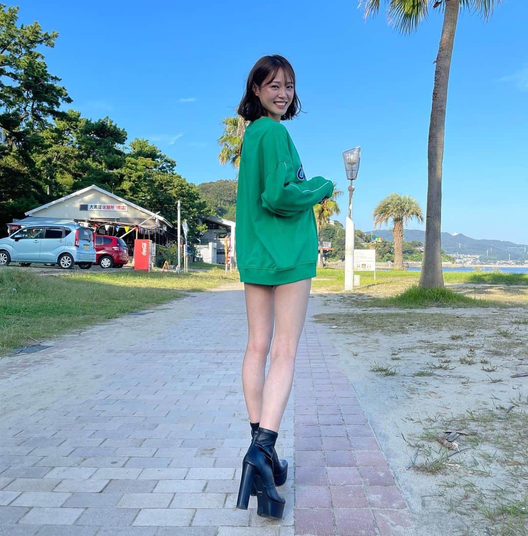 橘香恋のインスタグラム：「おはようございます🥰 ⁡ 前回の投稿に いいねとコメントありがとうございます✨ ⁡ ⁡今週も一緒に頑張りましょうっ✊🏻❤️ ⁡ #橘香恋 #スウェット #緑 #グリーン #ショートブーツ」